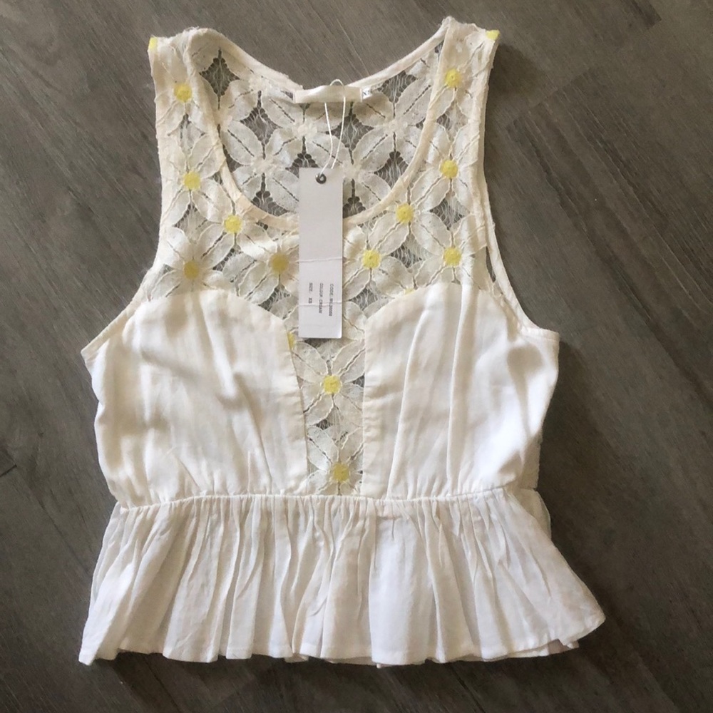 White daisy crop top